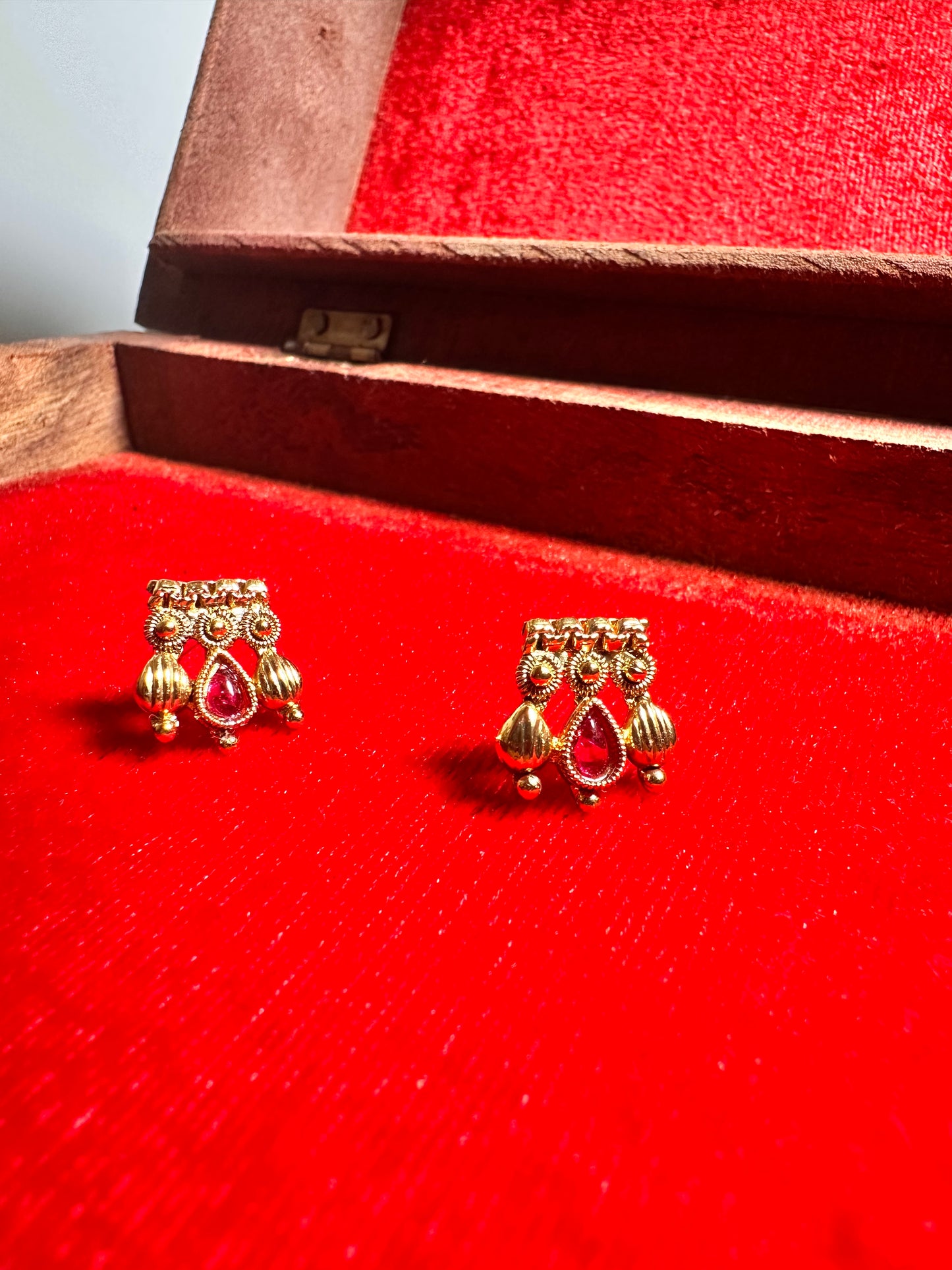 Regal Teardrop Necklace and Earrings Set